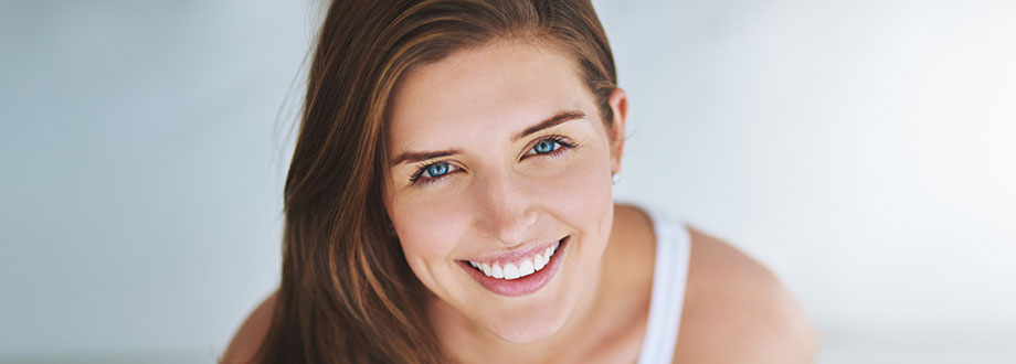 woman smiling with bright, white teeth